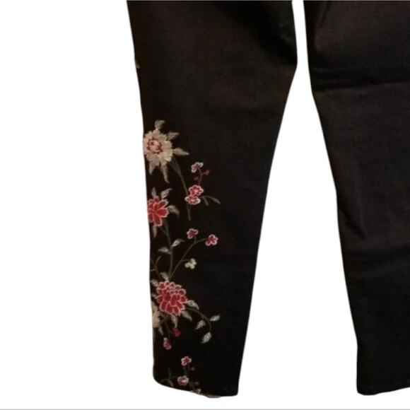 Sandpiper Women's Black Floral Embroidered Stretch Ankle Jeans‎ Size 12 New - Picture 4 of 12
